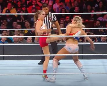 Ronda Rousey vs Charlotte Flair Survivor Series 2018 - WWE