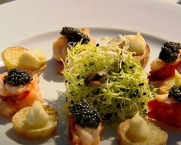 Makes Lobsten and Caviar Salad - Cooking 2020